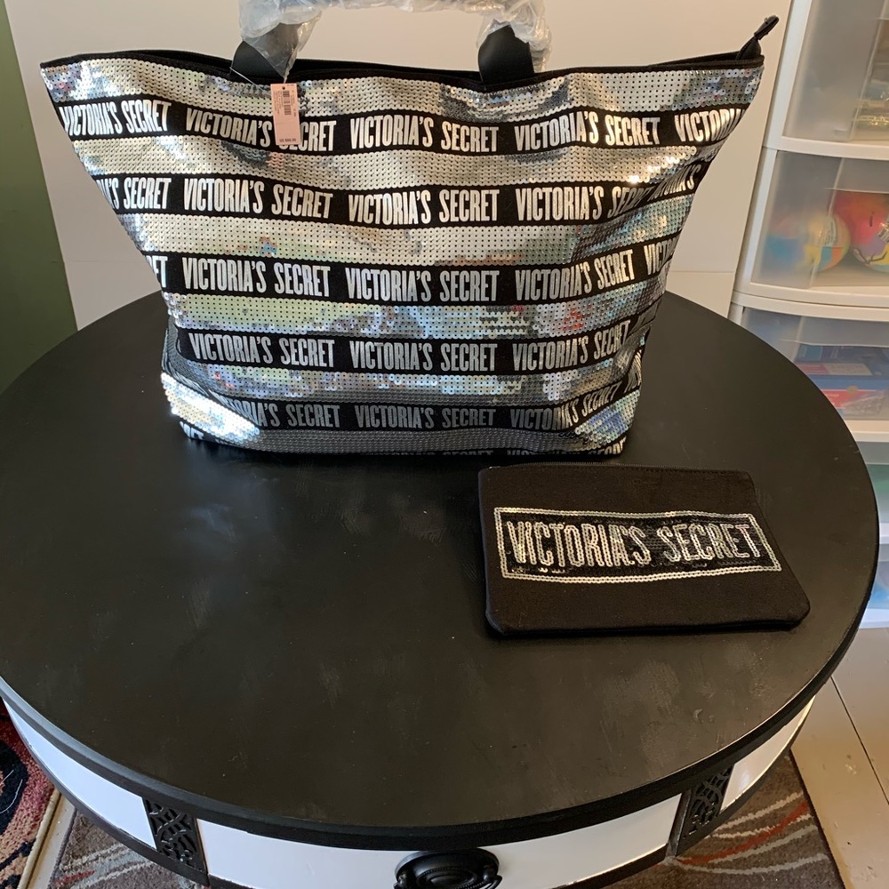 🎁Victoria’s Secret Travel Tote & Wristlet “NEW”